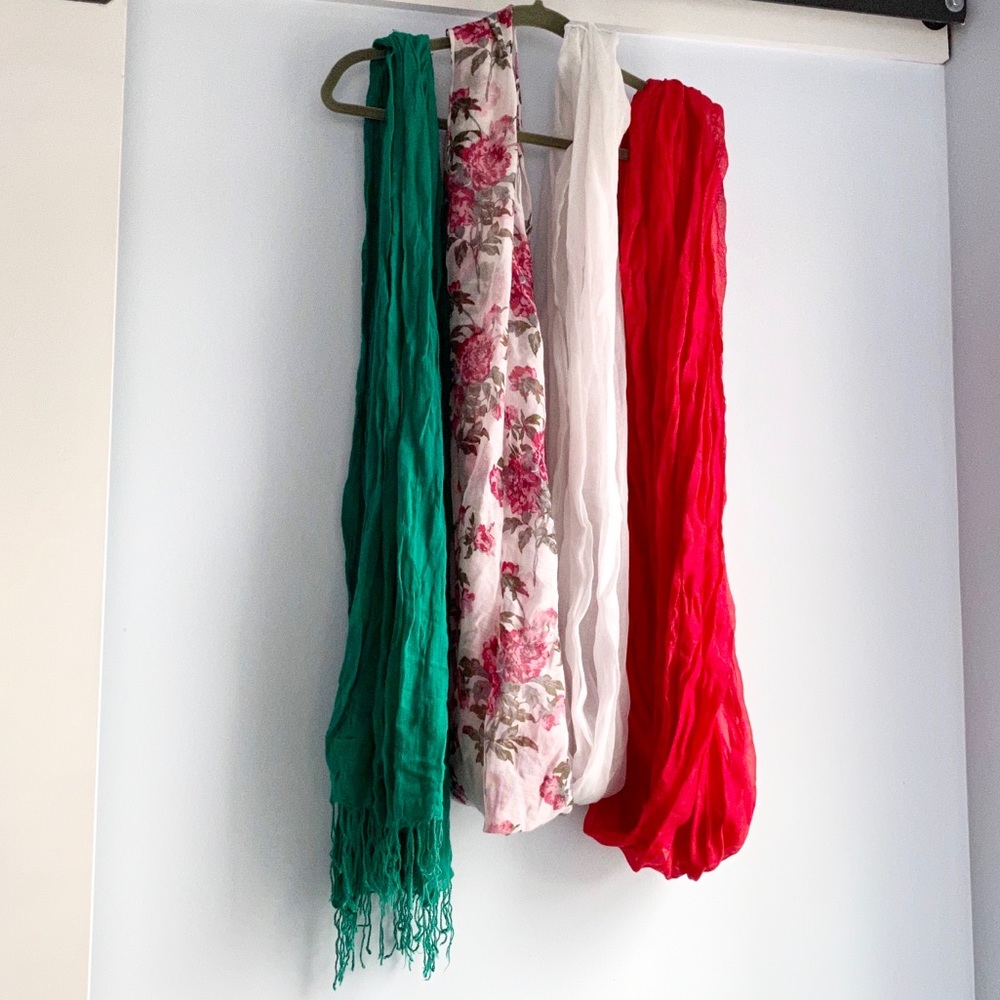 Lot of 8 Scarves